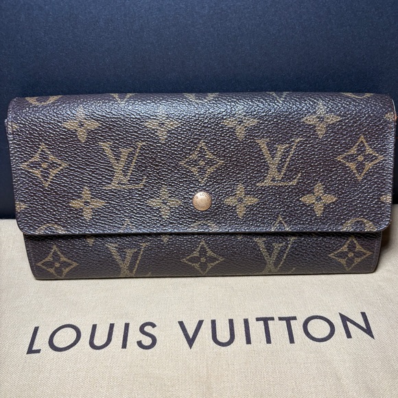 Louis Vuitton — Vintage Monogram Sarah Wallet ✨#294 - Picture 1 of 12